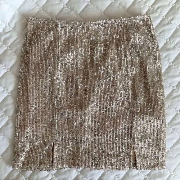 NWOT love on a hanger champagne glitter mini skirt - Picture 2 of 9